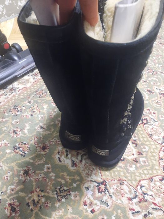 Продам сапожки угги замшевые