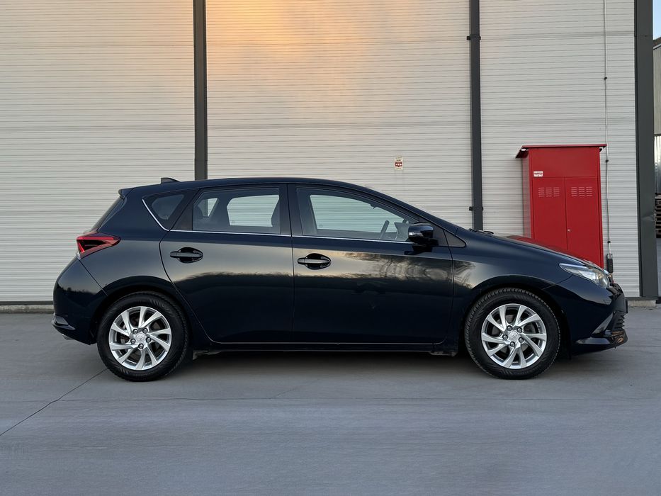 Toyoya Auris 1.6 D-4D Executive 2016 Facelift  Accept variante