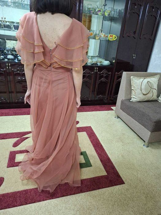 Продам  вечернее платье  в пол.  Размер 46 - 48