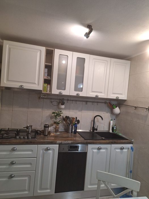 Apartament de 4 camere in Buzău,zona Dorobanți,acces la doua boxe,loc de parcare