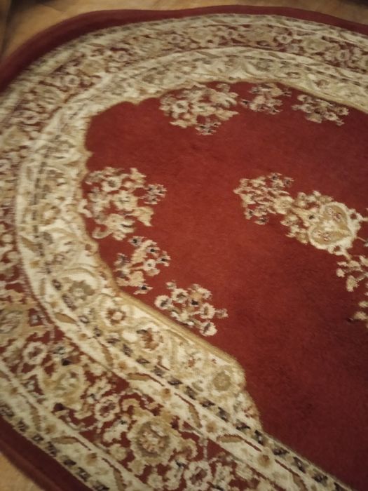 Новый ковер темно красный