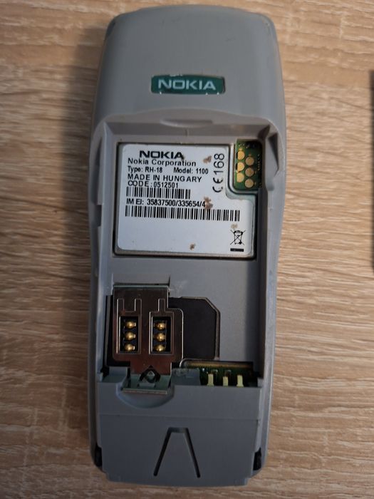Nokia 1100 de colecție + încărcător