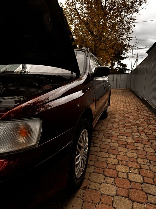 Тайота карина е универсал