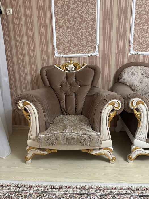 Продам диван скреслами