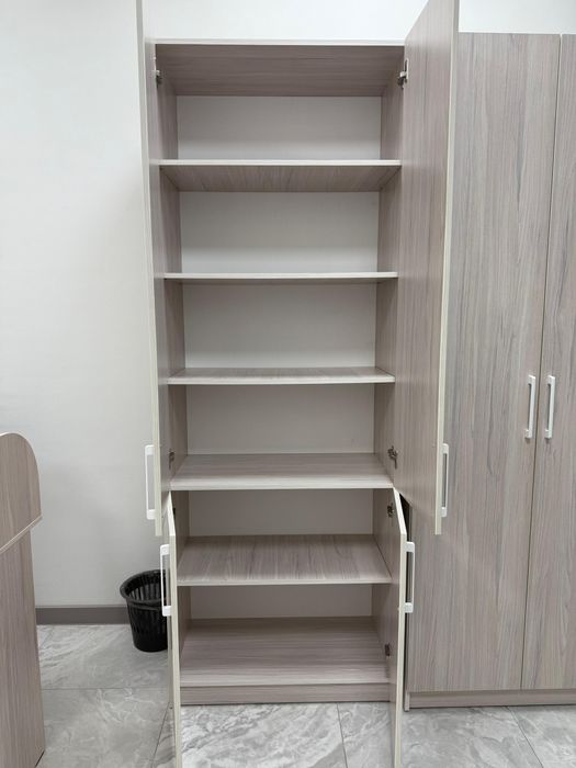 Срочно продам шкаф для документов , кассу