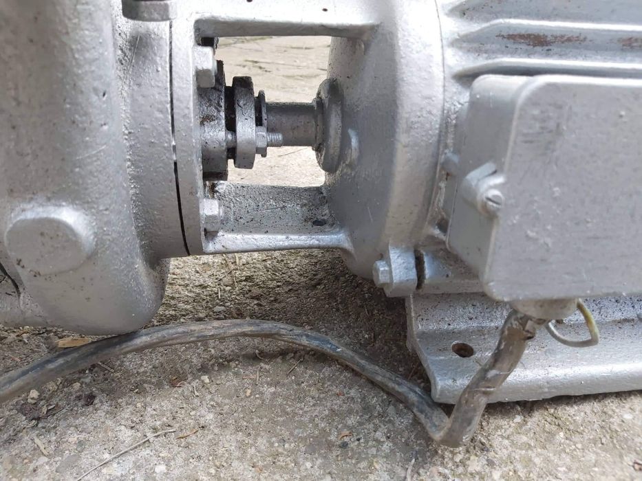 Трифазна водна помпа