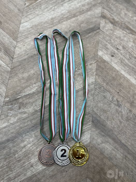 Medallar chiroyli taqdirlash uchun Optom va Dona.. Medal Медал