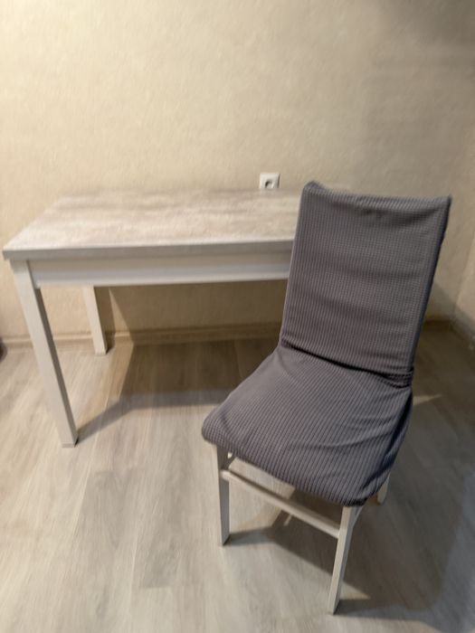 Продается стол со стульями