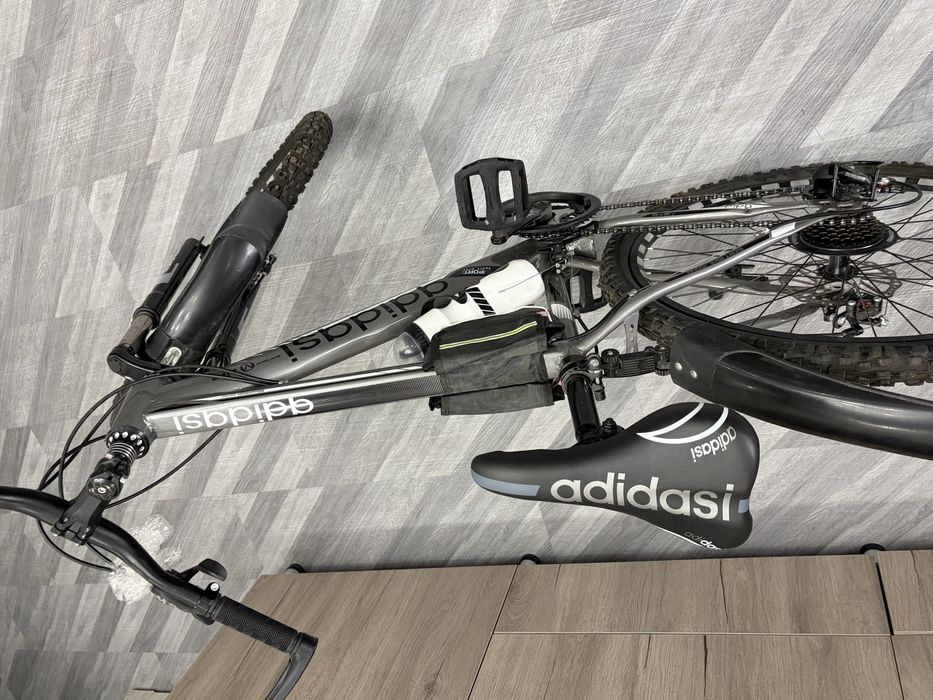 Велосипед adidasi