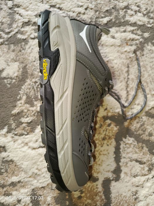 Продам кроссовки летние