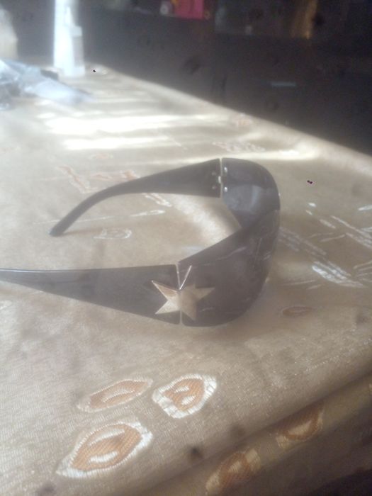 Очки солнцезащитные