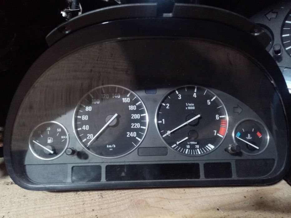 Щитки приборов на BMW Е39 из Германии