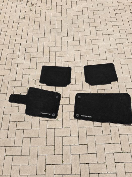 Set Covorașe Originale Porsche Panamera – 4 Buc. – Mochetă Neagră – OEM