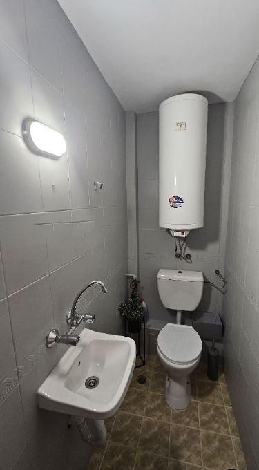 Дава се под наем Тристаен апартамент в Варна, Гръцка махала - 90 кв.м за 550 € - Снимка #7