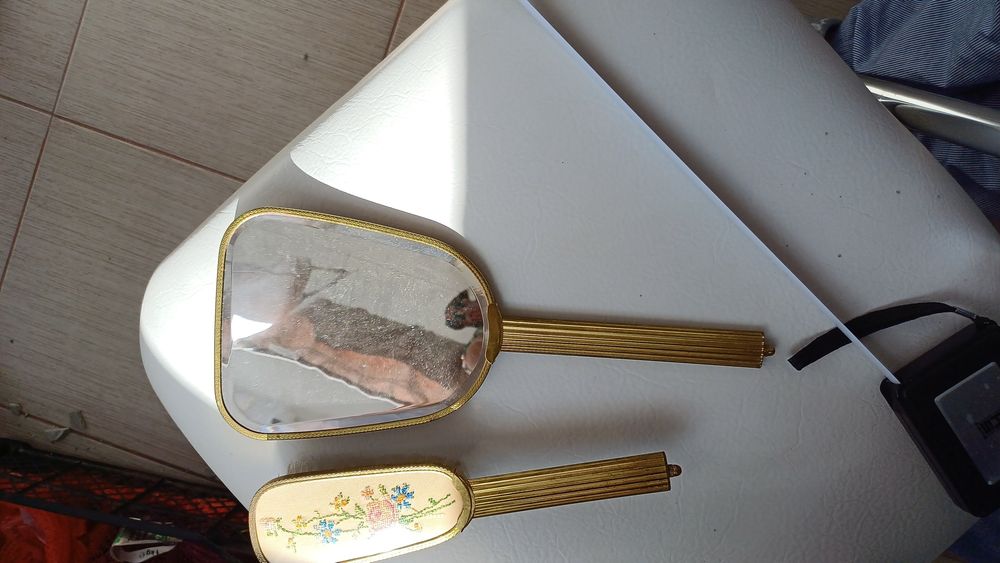 Set vintage perie si oglinda stare perfecta noi