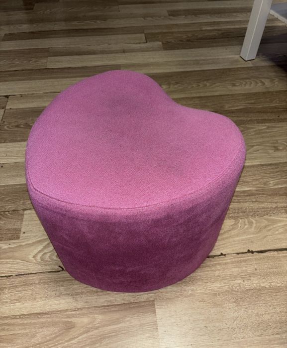 Tabureti roz.