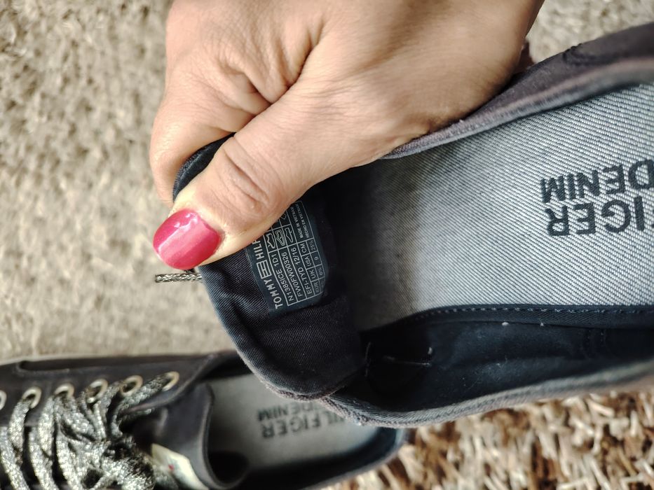 Adidași Tommy Hilfiger originali