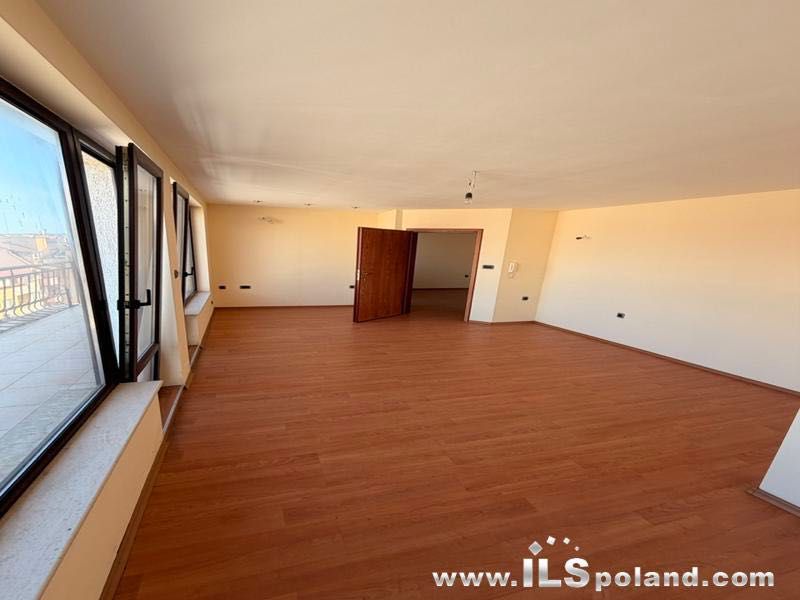 Продава се Многостаен апартамент в Варна, Окръжна болница - 195 кв.м за 1944 €/кв.м - Снимка #1