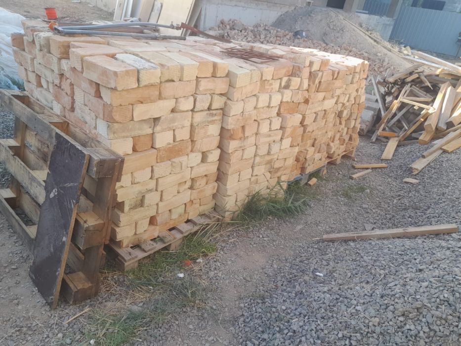 Продам кирпичи полуторка