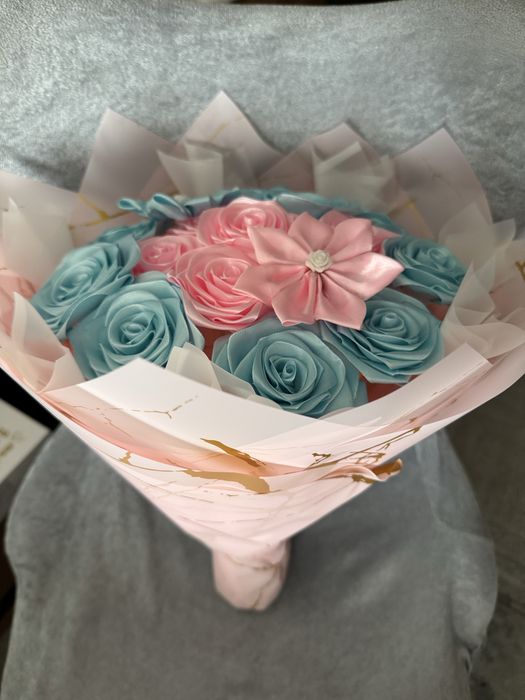 Buchet trandafiri satin 150 de lei