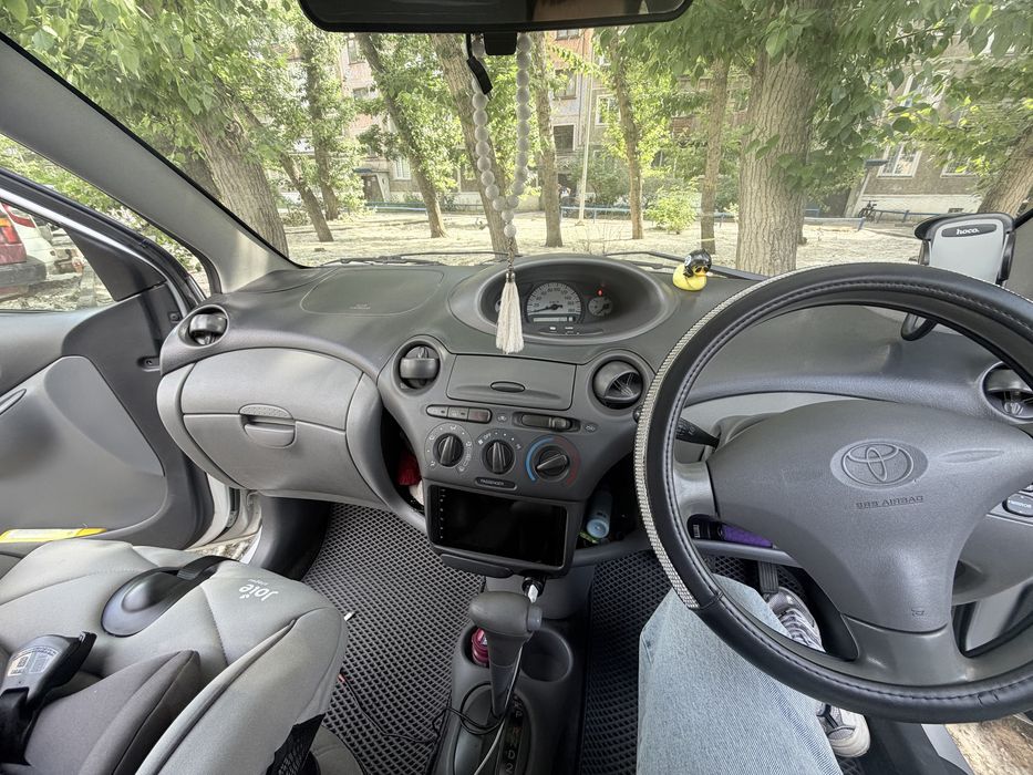 Toyota Vitz 2001