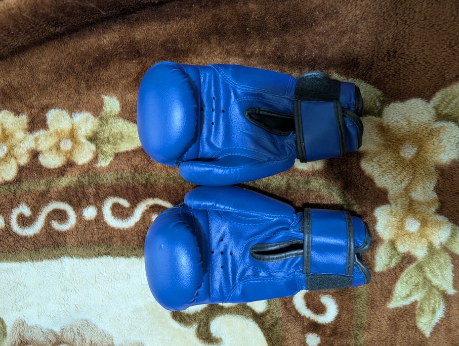 Боксерские перчатки