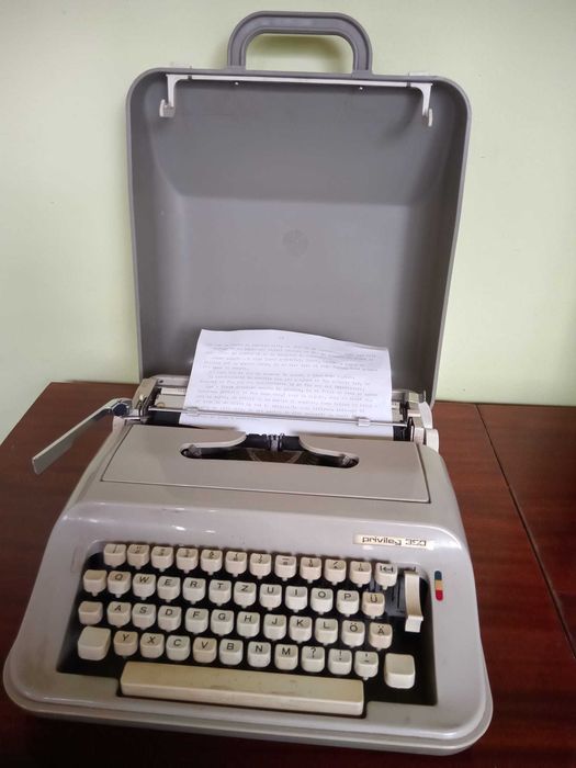 Masina de scris Privileg 350