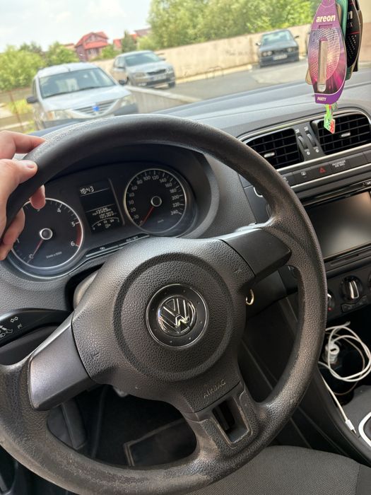 Mașina este într-o stare bună de funcționare. Estetic prezintă câteva urme normale de utilizare pentru vârsta ei,