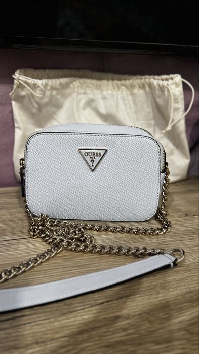 Малка кокетна чанта Guess