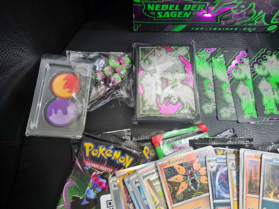 Покемон карти с кутия