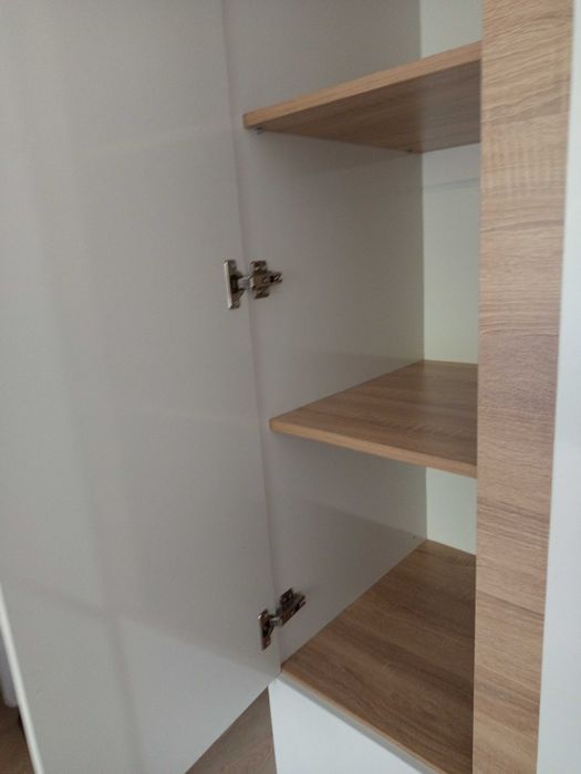 Нов гардероб бял гланц и дьб сонома