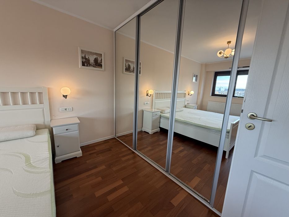 Apartament tip penthouse în piața romană