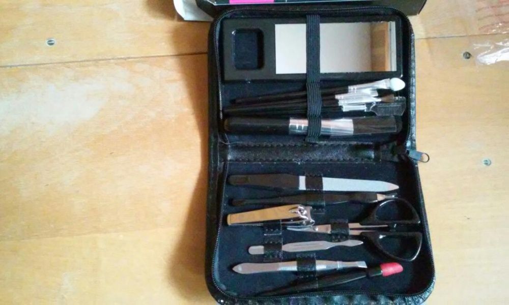Set manichiura si make up