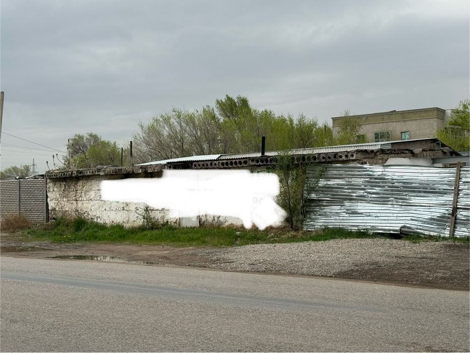 Продам участок (4 гаража)