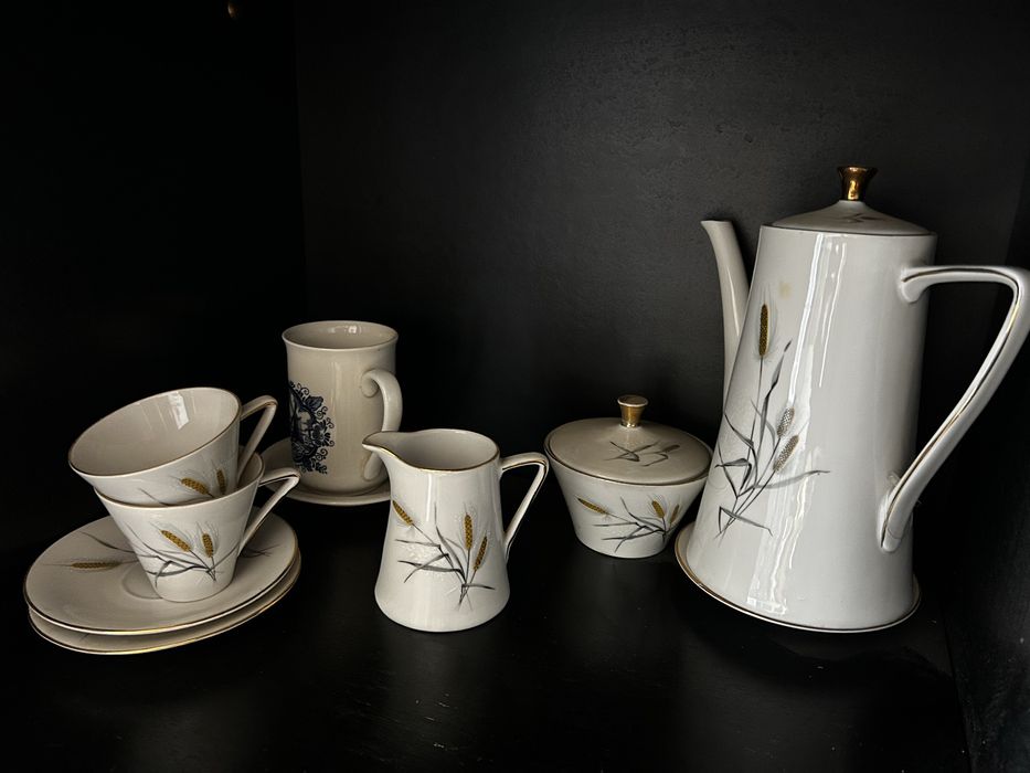 Порцеланов сервиз за кафе/чай – винтидж стил с фин златен кант