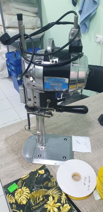 Juzi  вертикал мато кесиш машинкаси