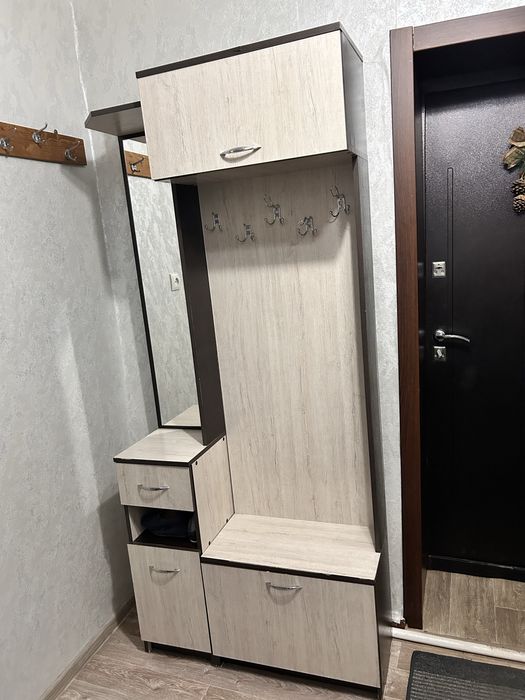 Продается шкаф в прихожую