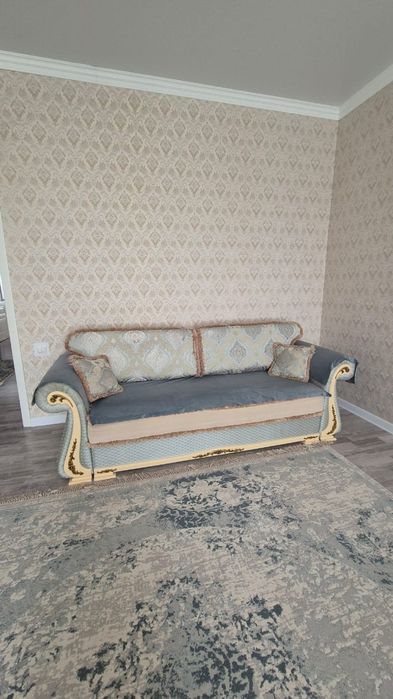 Диван в хорошем состоянии, зеркало 1.8 +1.5; для попугая клетка.