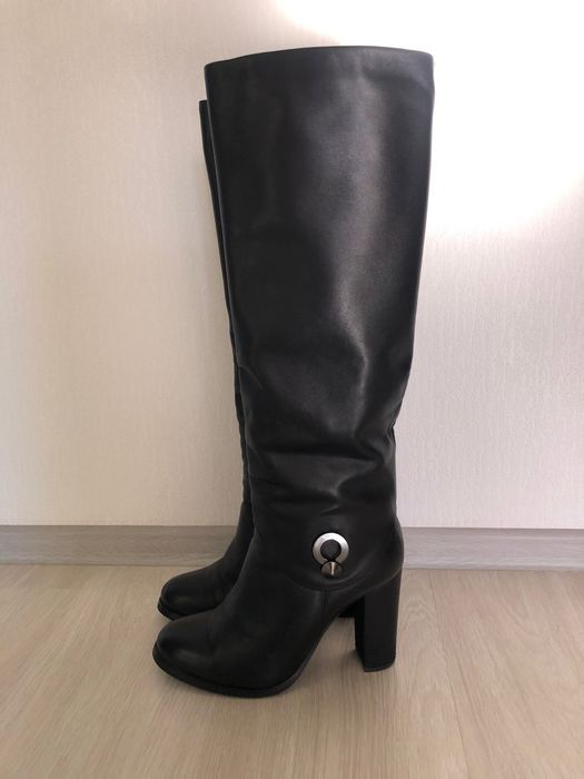 Зимние кожаные сапоги