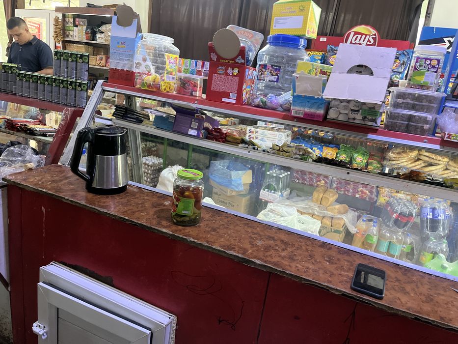 Xaladelnik vitrina matorsiz