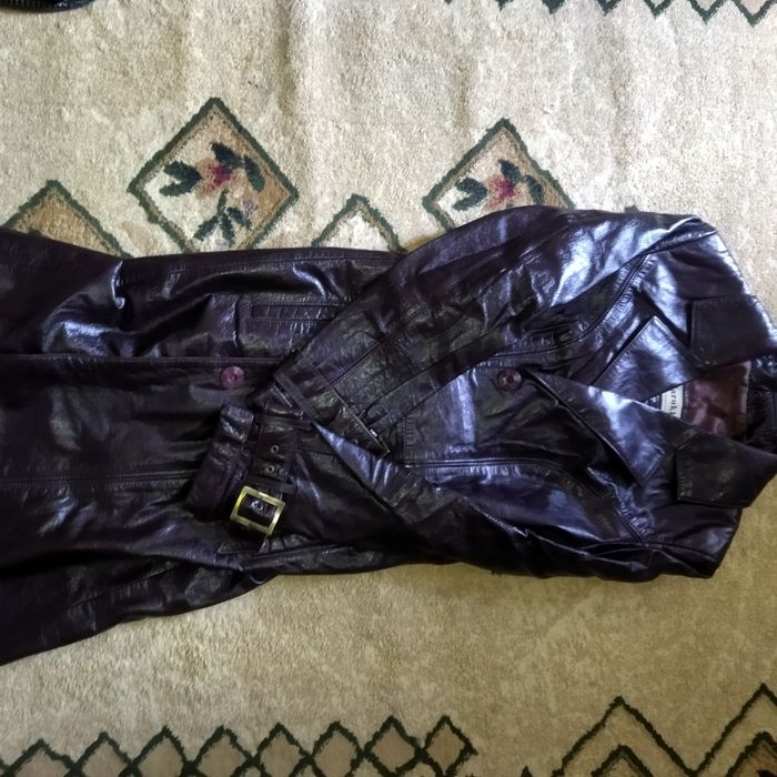 Женски кожаный плащ,куртка