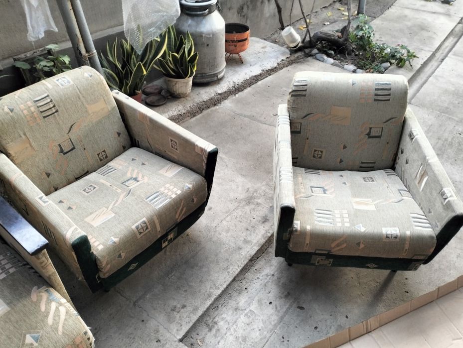 Продам диван два кресла