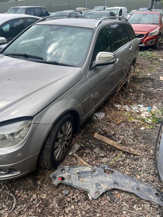 Dezmembrez Mercedes c-class combi 2.2cdi cod 646.811 cutie automată