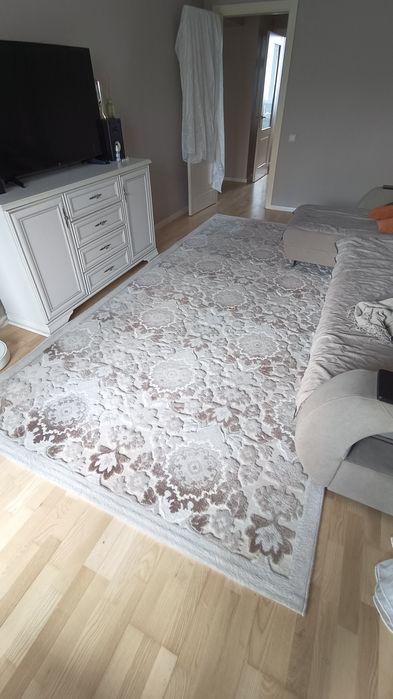 Ковёр 2х4м. в отличном состоянии