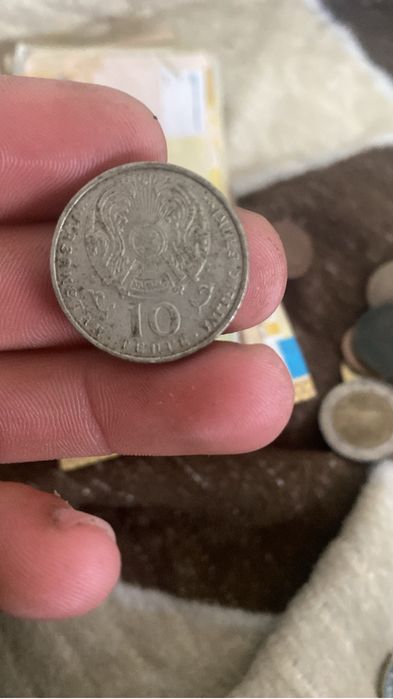 Продаю все много монет и значков старых