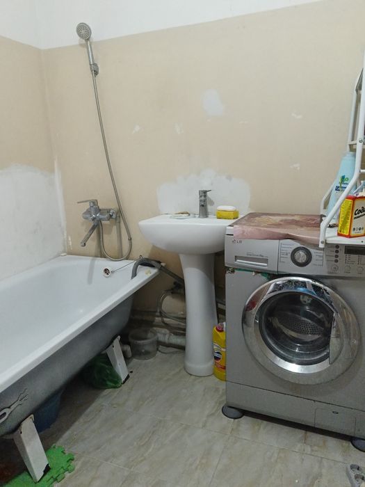 Квартираға адам керек