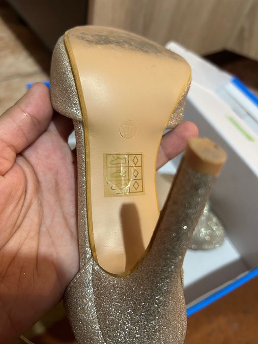 Sandale aurii cu toc