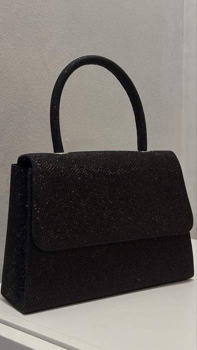 Черна бляскава чанта
