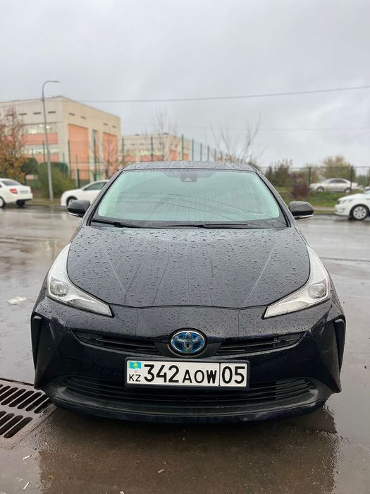 Тоуота Приус 2019