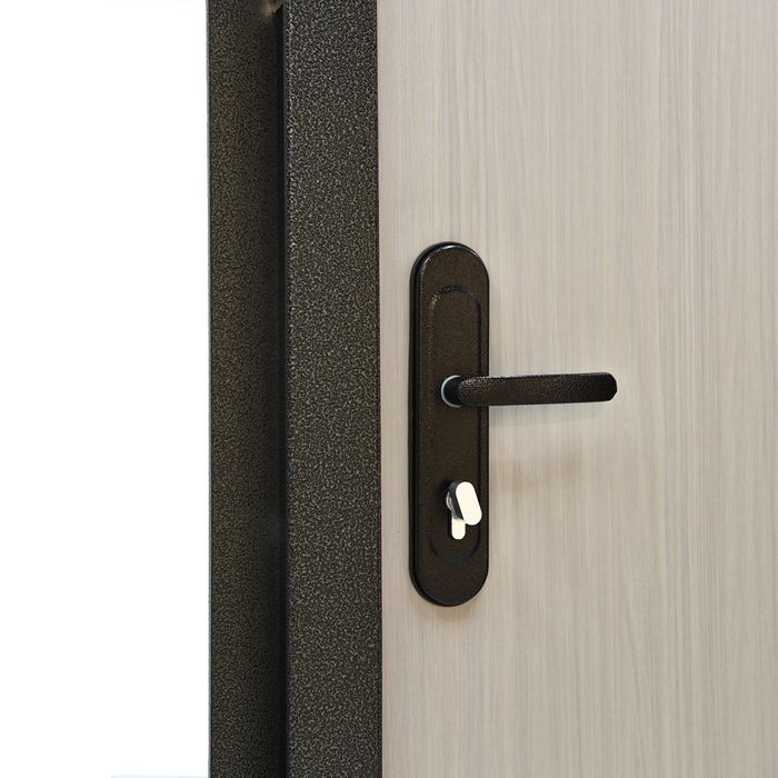 Входные двери разного качества